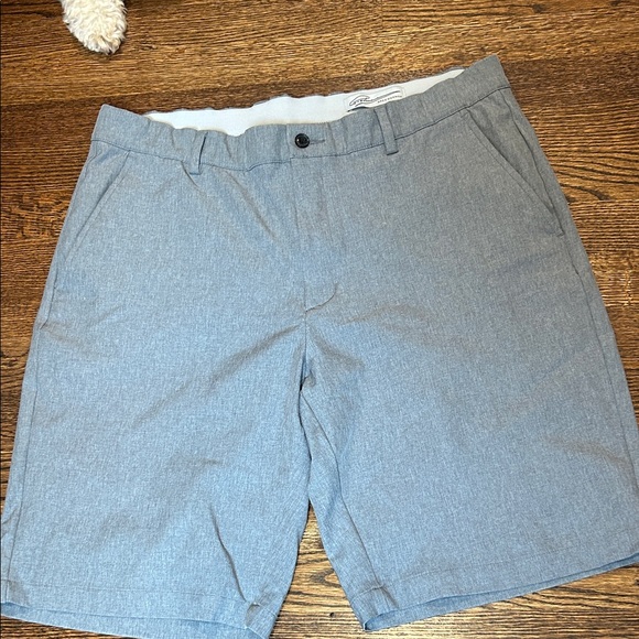 Greg Norman Collection Light Gray Flat Front Shorts - Picture 1 of 3